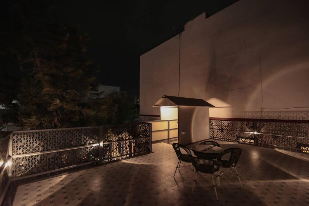 Saiba Outhouse- 4 Bed Room- Pool- Theatre- Partyhall- Garden & Terrace Sitting Area Джайпур Екстериор снимка
