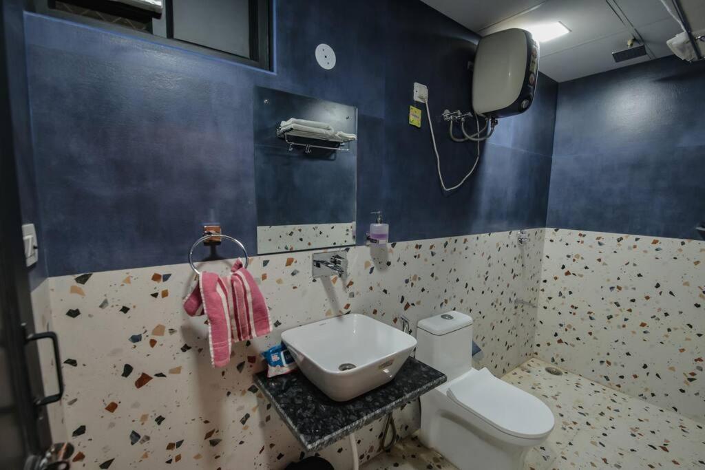 Saiba Outhouse- 4 Bed Room- Pool- Theatre- Partyhall- Garden & Terrace Sitting Area Джайпур Екстериор снимка