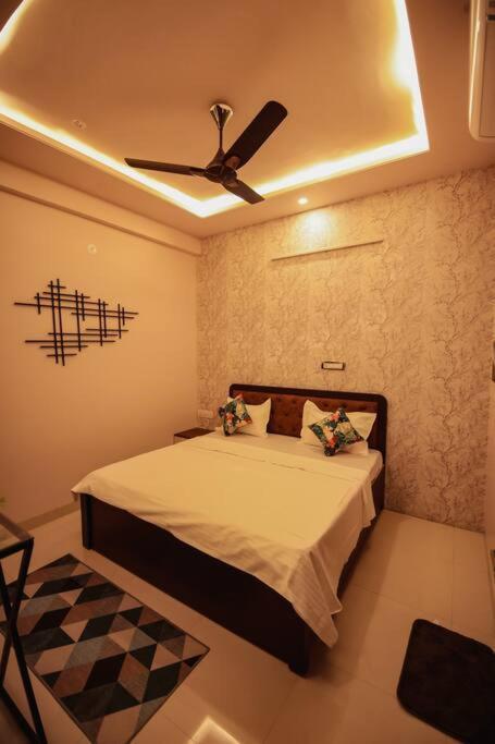 Saiba Outhouse- 4 Bed Room- Pool- Theatre- Partyhall- Garden & Terrace Sitting Area Джайпур Екстериор снимка