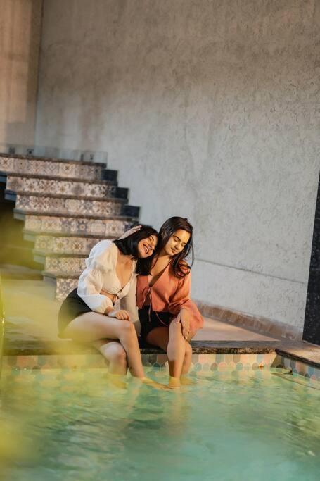 Saiba Outhouse- 4 Bed Room- Pool- Theatre- Partyhall- Garden & Terrace Sitting Area Джайпур Екстериор снимка