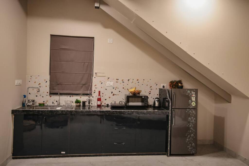 Saiba Outhouse- 4 Bed Room- Pool- Theatre- Partyhall- Garden & Terrace Sitting Area Джайпур Екстериор снимка