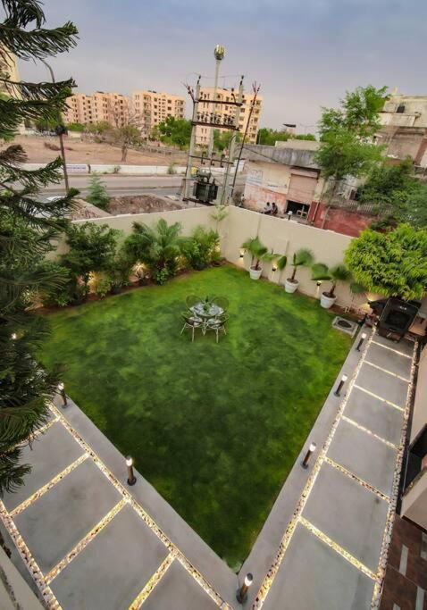Saiba Outhouse- 4 Bed Room- Pool- Theatre- Partyhall- Garden & Terrace Sitting Area Джайпур Екстериор снимка