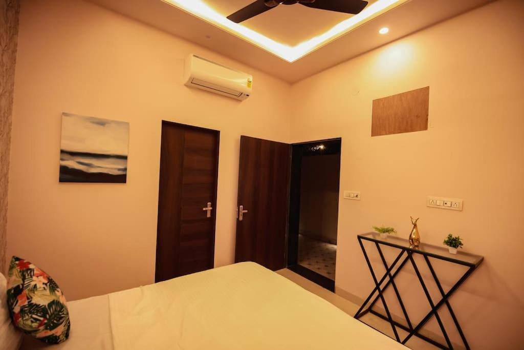 Saiba Outhouse- 4 Bed Room- Pool- Theatre- Partyhall- Garden & Terrace Sitting Area Джайпур Екстериор снимка