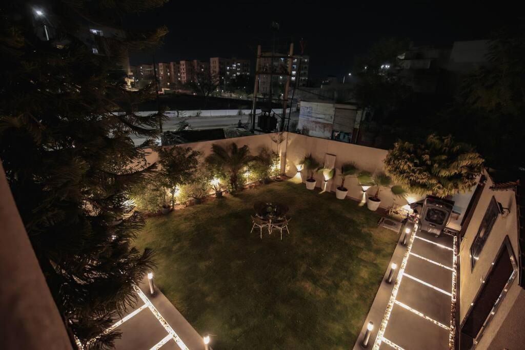 Saiba Outhouse- 4 Bed Room- Pool- Theatre- Partyhall- Garden & Terrace Sitting Area Джайпур Екстериор снимка