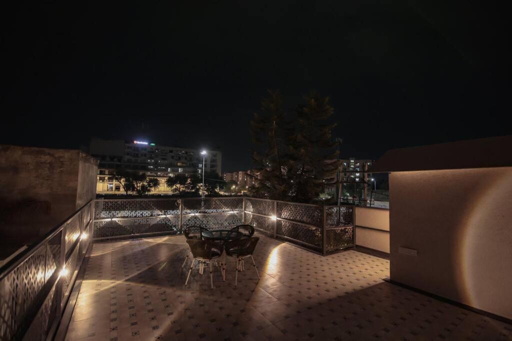 Saiba Outhouse- 4 Bed Room- Pool- Theatre- Partyhall- Garden & Terrace Sitting Area Джайпур Екстериор снимка