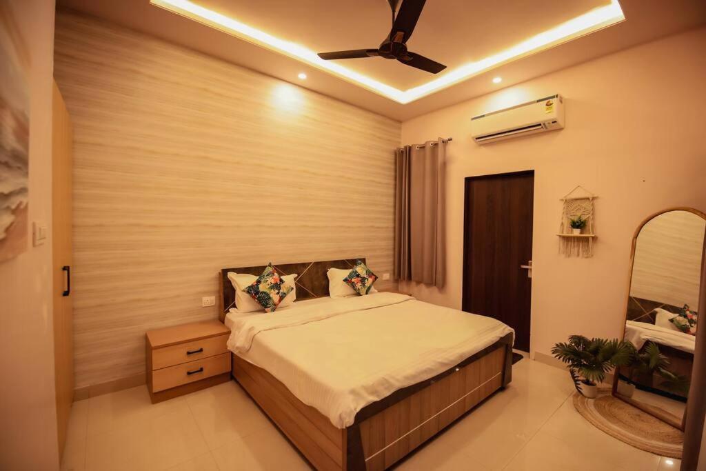 Saiba Outhouse- 4 Bed Room- Pool- Theatre- Partyhall- Garden & Terrace Sitting Area Джайпур Екстериор снимка