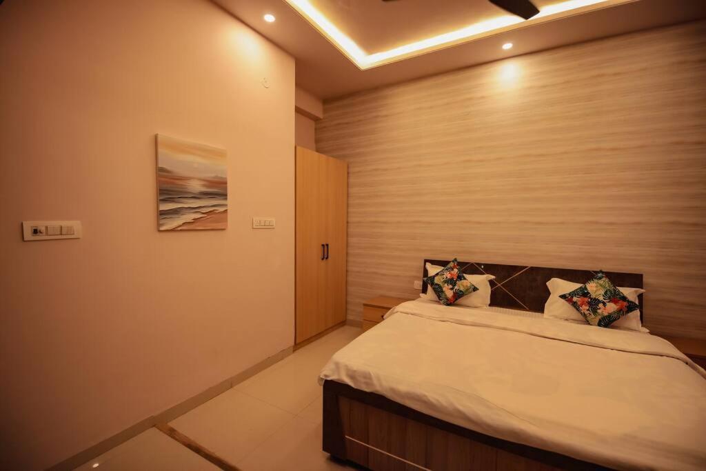 Saiba Outhouse- 4 Bed Room- Pool- Theatre- Partyhall- Garden & Terrace Sitting Area Джайпур Екстериор снимка