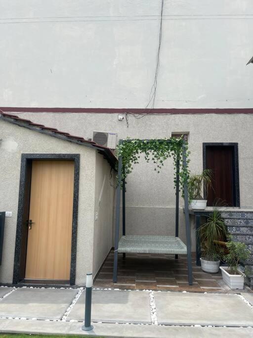 Saiba Outhouse- 4 Bed Room- Pool- Theatre- Partyhall- Garden & Terrace Sitting Area Джайпур Екстериор снимка