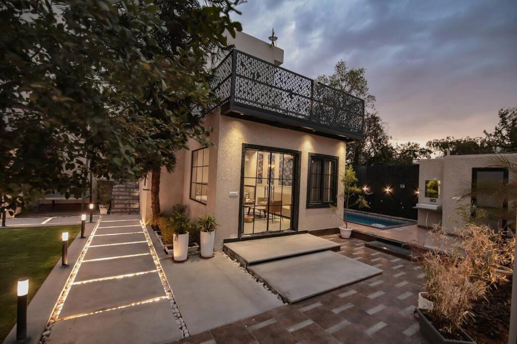 Saiba Outhouse- 4 Bed Room- Pool- Theatre- Partyhall- Garden & Terrace Sitting Area Джайпур Екстериор снимка
