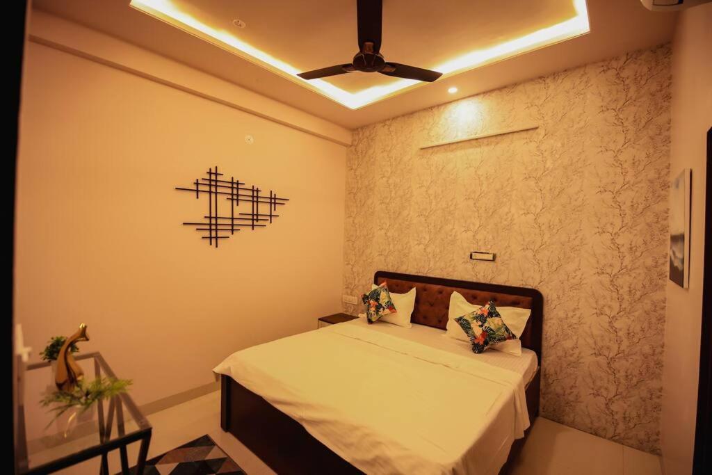 Saiba Outhouse- 4 Bed Room- Pool- Theatre- Partyhall- Garden & Terrace Sitting Area Джайпур Екстериор снимка